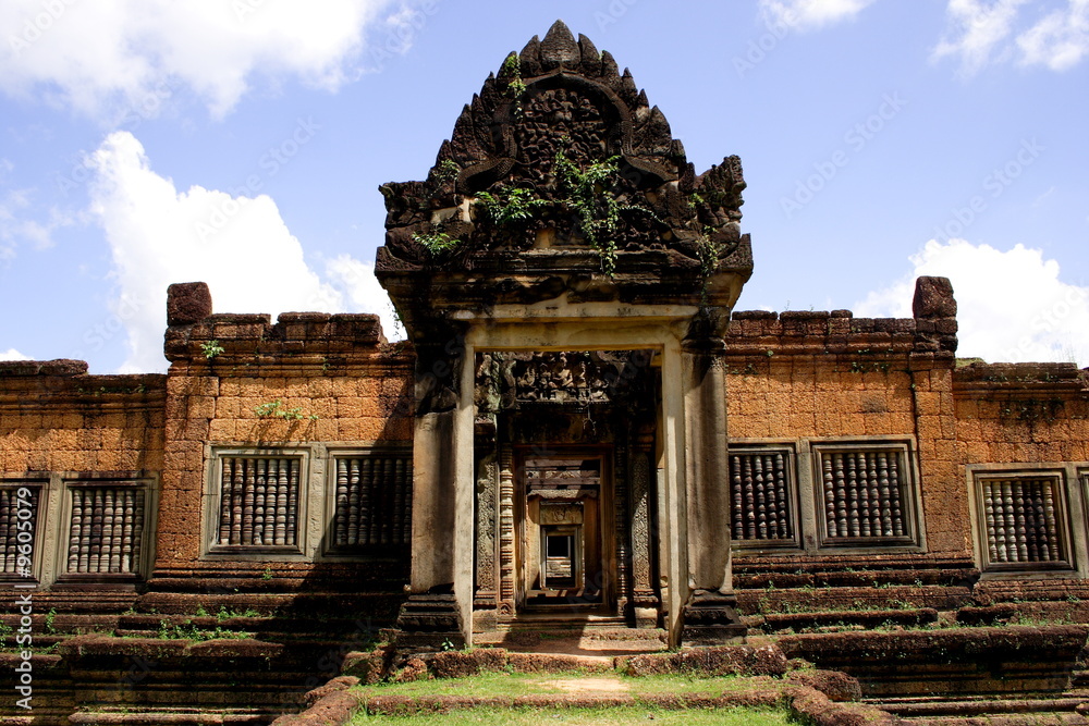 Entry of a temple - Entrée du temple Entry of a temple - Entrée du temple