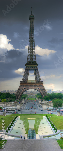 Fototapeta Naklejka Na Ścianę i Meble -  Eiffel tower over stormy clouds. HDR image.