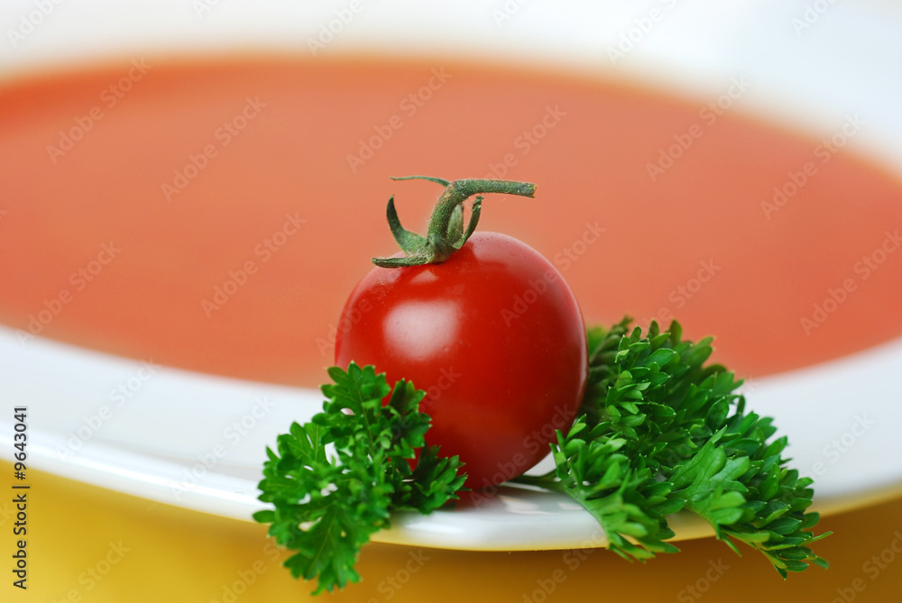 tomatensuppe mit dekoration tomatensuppe mit dekoration