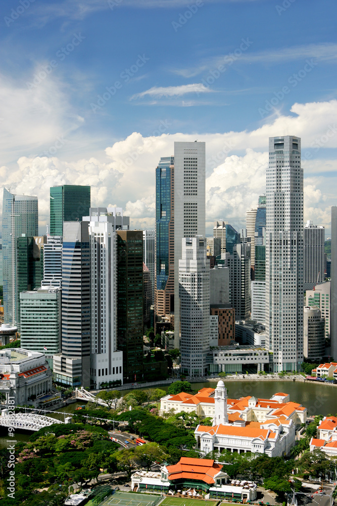 Naklejka premium Skyline of business district and Boat Quay, Singapore