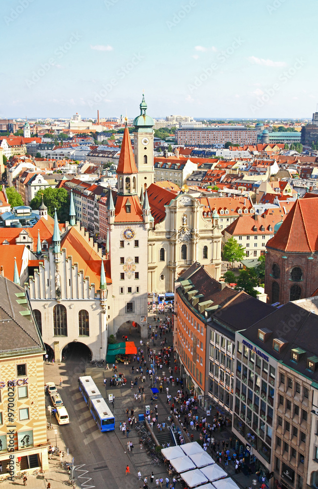 Obraz premium The aerial view of Munich city center from the City Hall