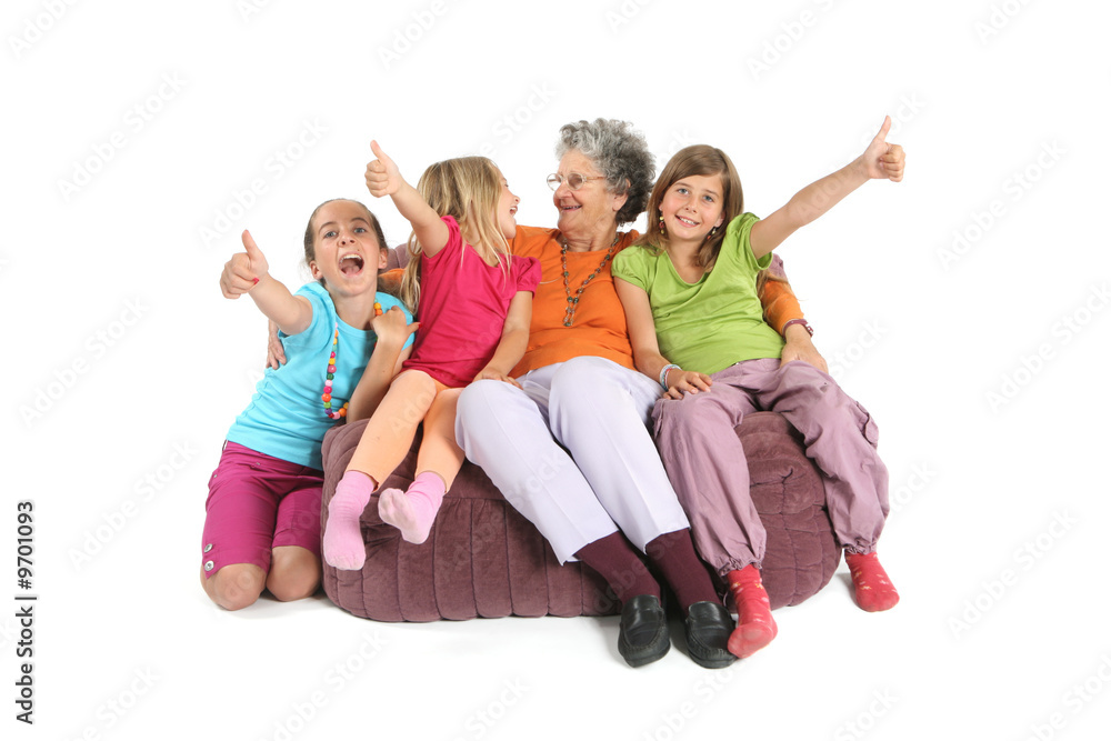 Enfants avec grand-mère