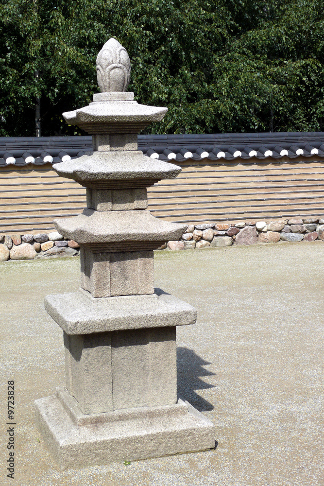 Fototapeta premium Pagode vor Mauer