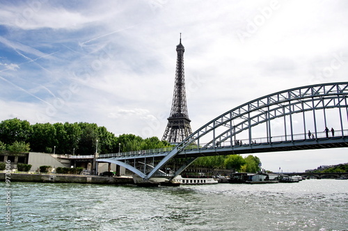 Passerelle sur la Seine et tour Eiffel, Paris © Bruno Bleu