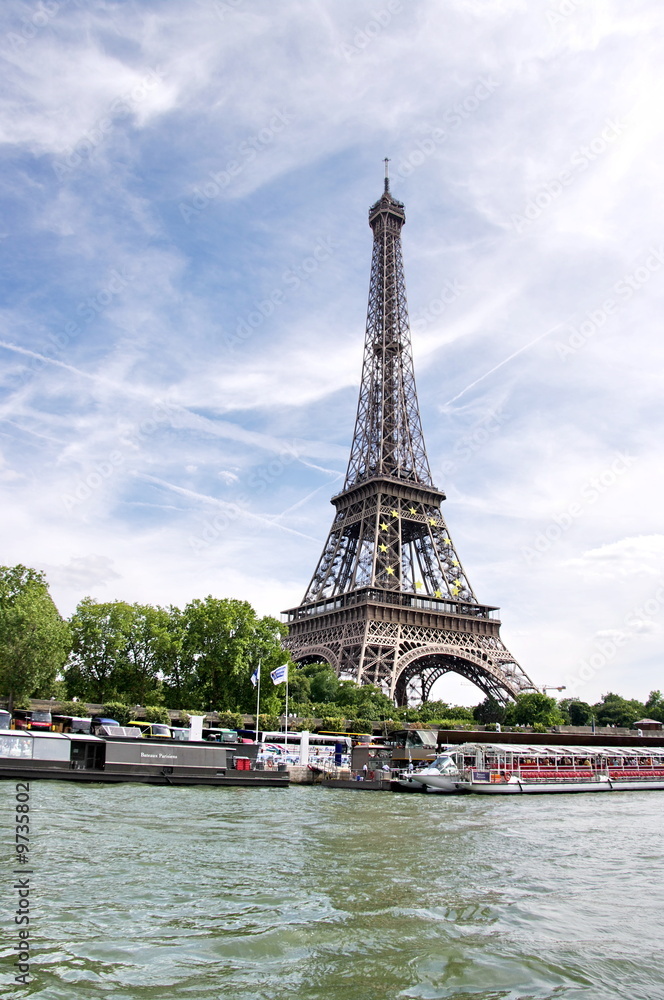 Tour Eiffel sur la Seine, Paris