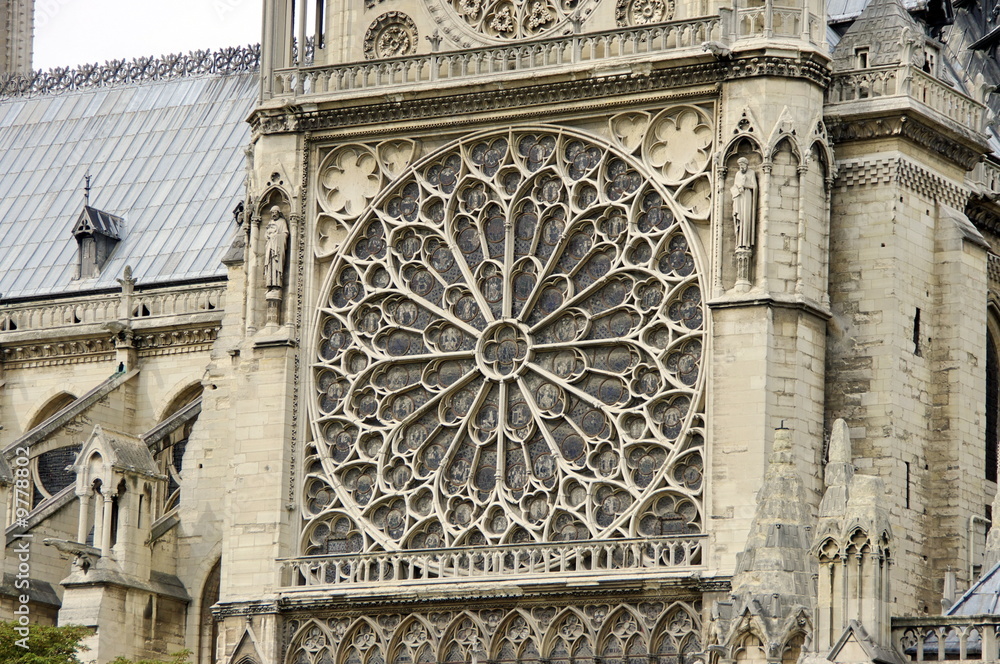 Rosace de la Cathédrale Notre Dame de Paris, France.