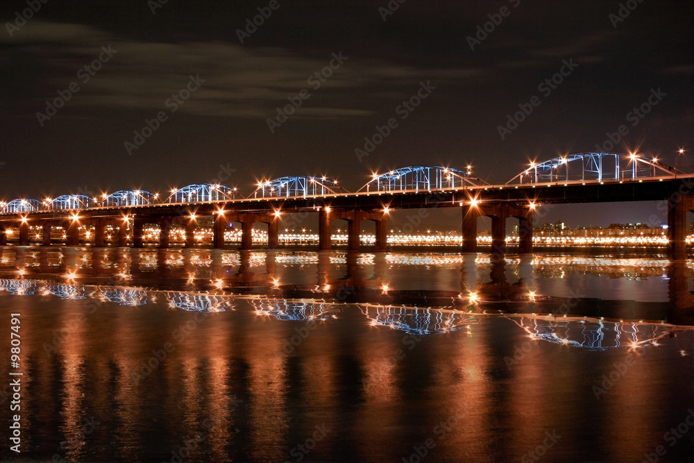 Fototapeta premium Reflection of Bridge at Han River