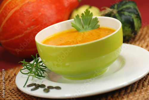 Kürbissuppe mit Petersilie