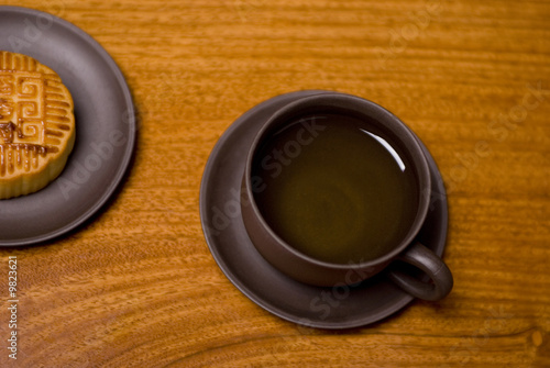 moon cake and tea