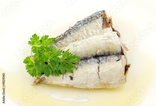 Sardinas en aceite y perejil