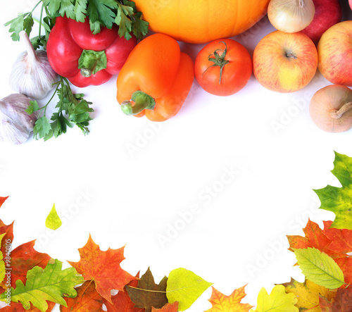 Autumn laeves and healty vegetables