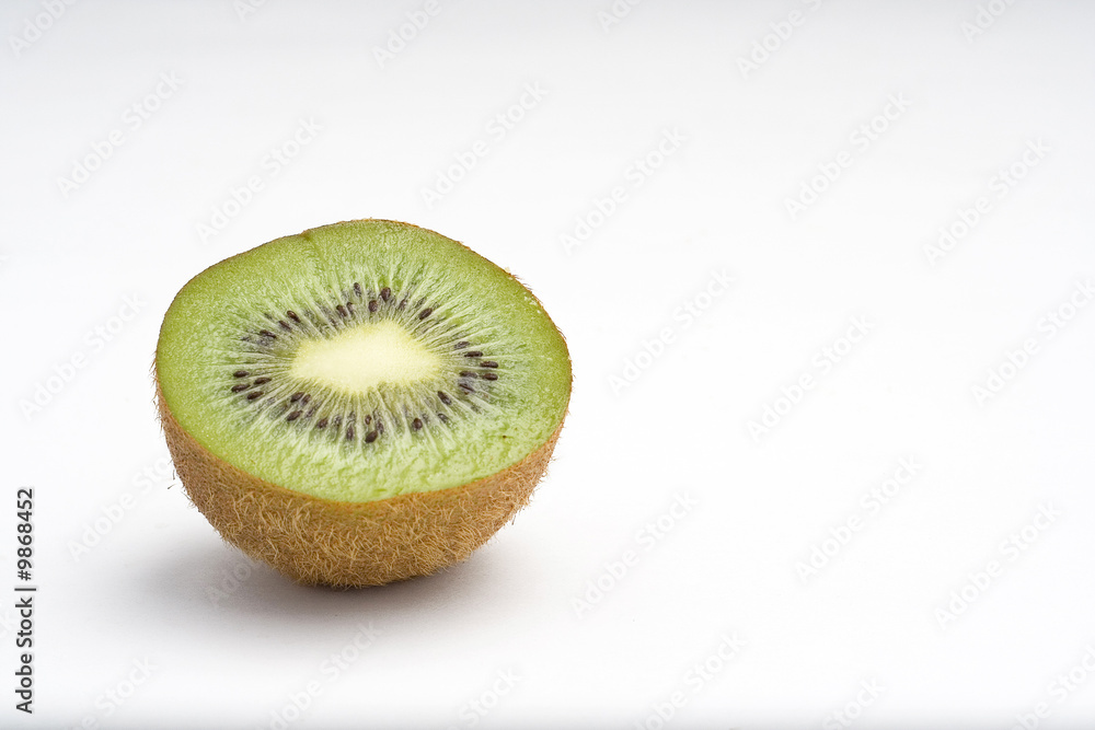 kiwi fresco aisladas sobre fondo blanco kiwi fresco aisladas sobre fondo blanco