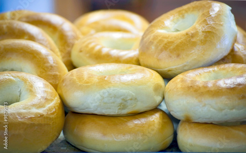 A bakery shows off their freshly baked bagels © Raver32