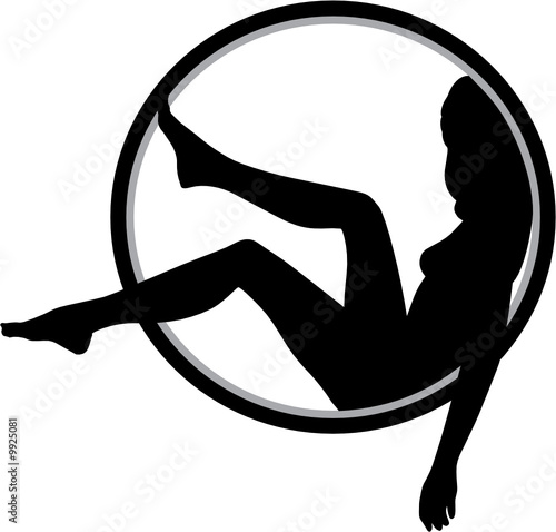 FEMME AU CERCEAU