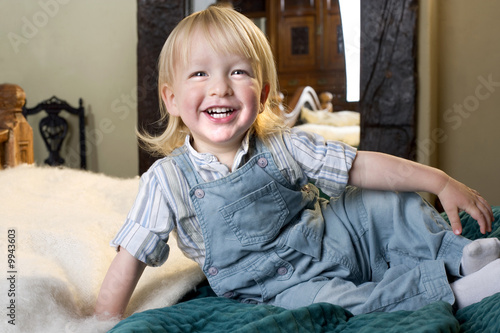Εκτύπωση καμβά 20 month old baby playing and smiling