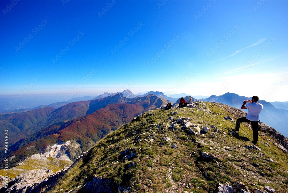 Alpi Apuane, vetta del Monte Tambura ( 1890 mt ) Alpi Apuane, vetta del Monte Tambura ( 1890 mt )
