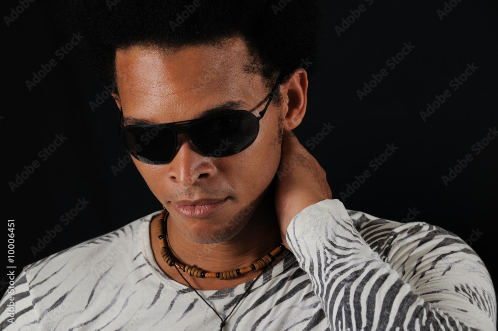 Fototapeta premium young trendy african american man wearing sunglasses