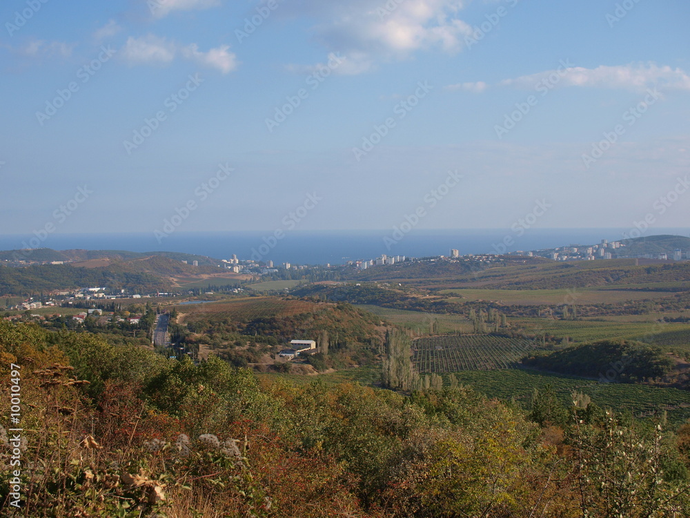 Obraz premium View on city from mountain