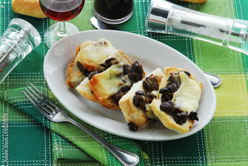 Принти на полотні Crostini di formaggio piave e chiodini - Antipasti Trentino A A