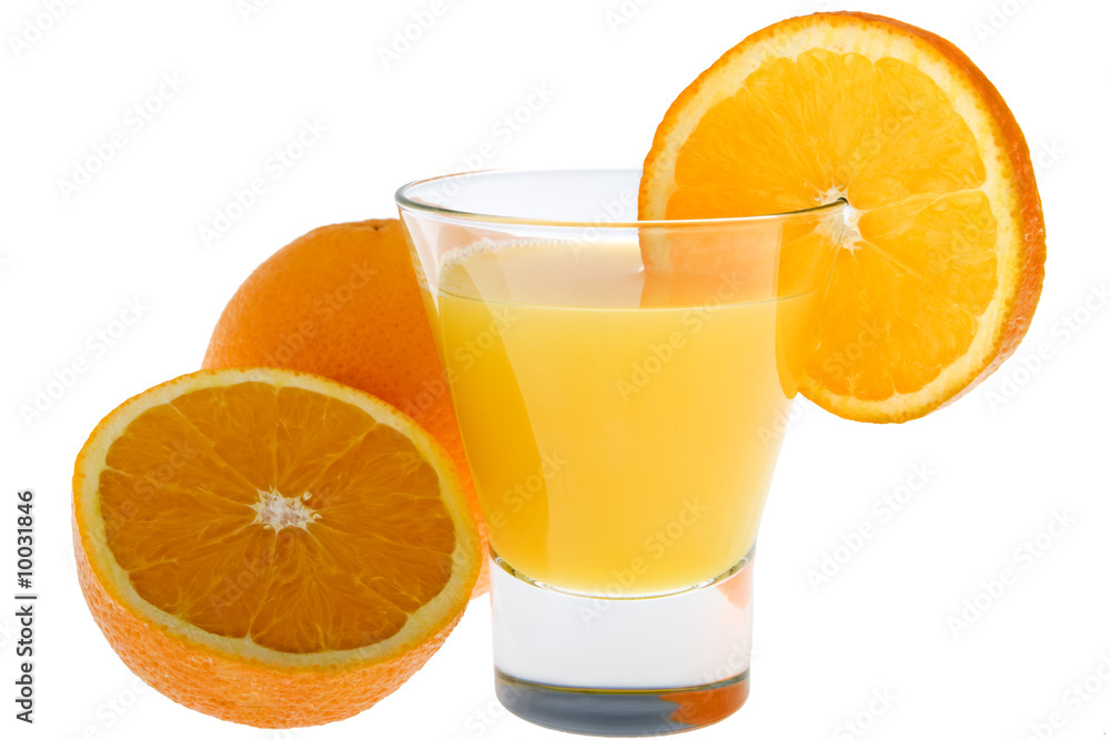 Orangensaft mit frischen Orangen Orangensaft mit frischen Orangen