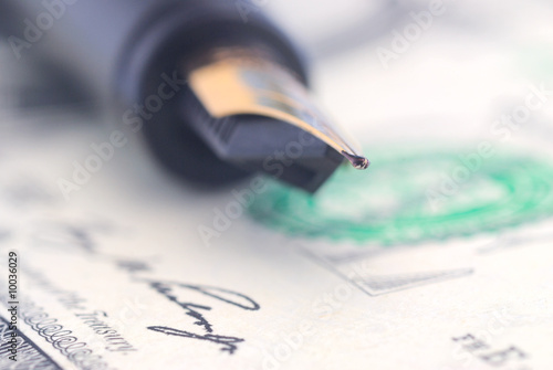 Close-up autographing - image banknote