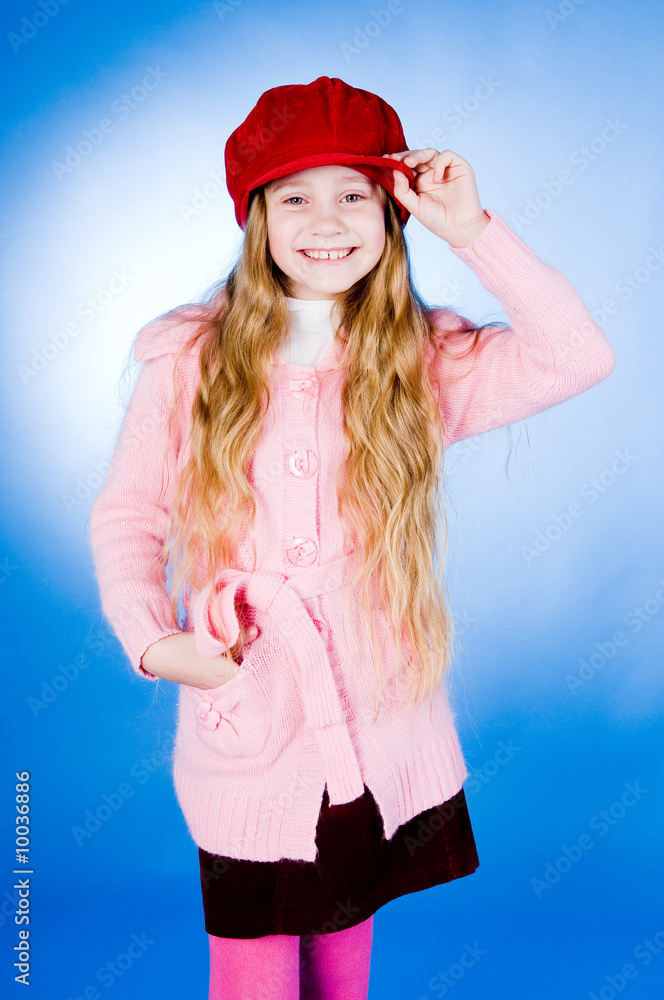Naklejka premium Little girl in red cap, studio shot