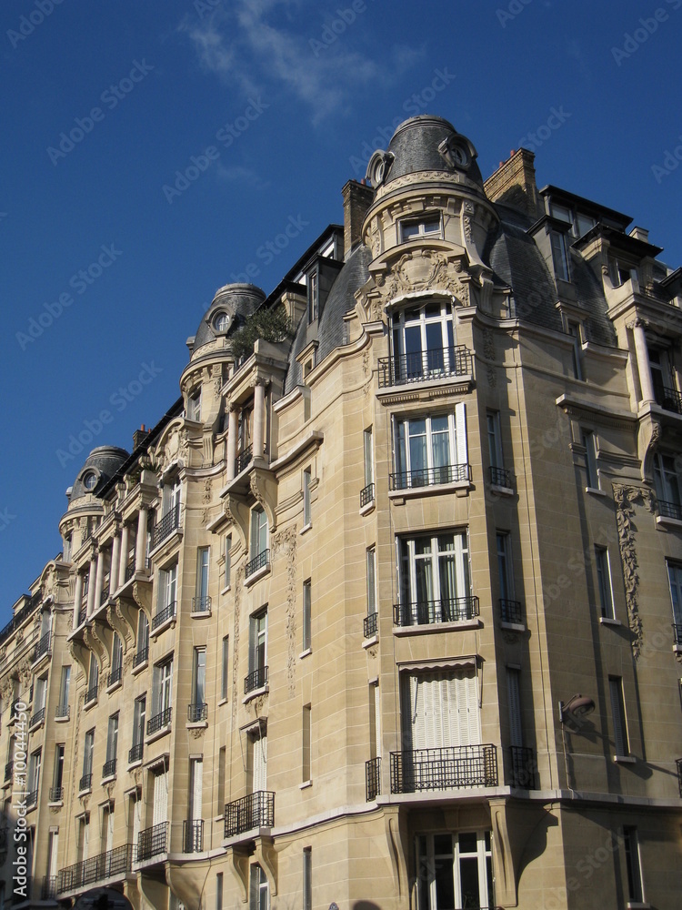 Fototapeta premium immeuble d'angle à paris