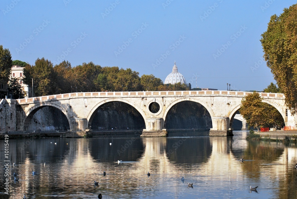 Ponte sul Tevere e Cupola, Roma
