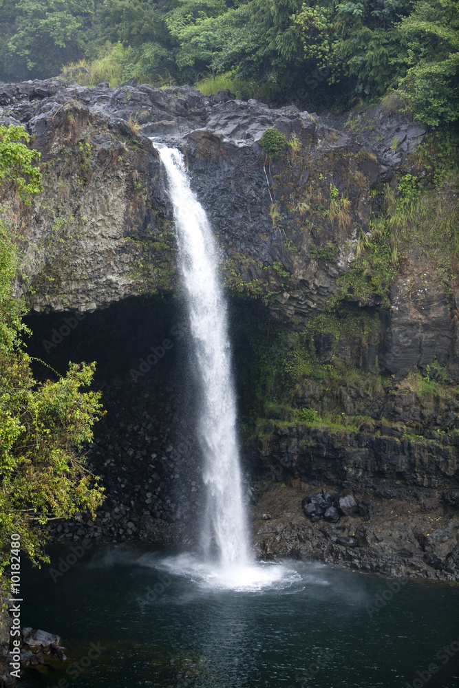 Obraz premium Rainbow Falls, located a few miles from Hilo, HI