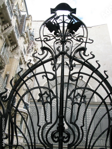 Photos Grille de fer forgé noire art-déco. Paris, France.