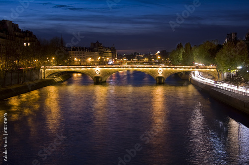 Obraz na płótnie Ponts de Paris la nuit w salonie