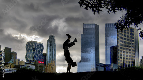 silueta dancing en central park