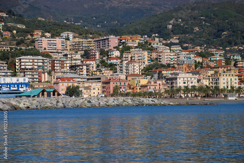 città di Varazze dal molo del porto