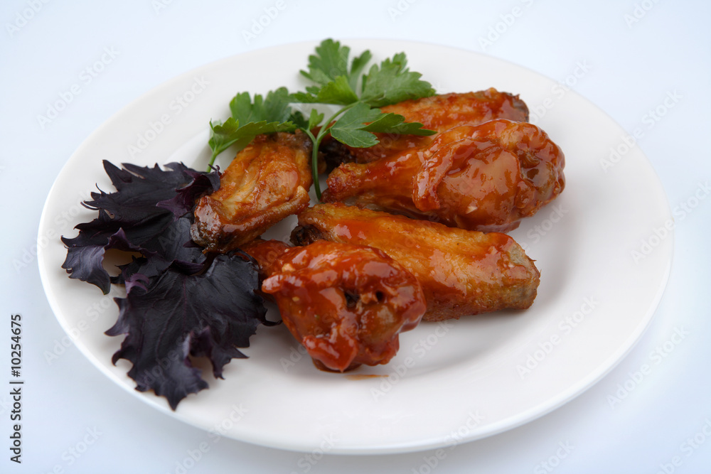 Chicken wings in a tomato sauce with безиликом and parsley.