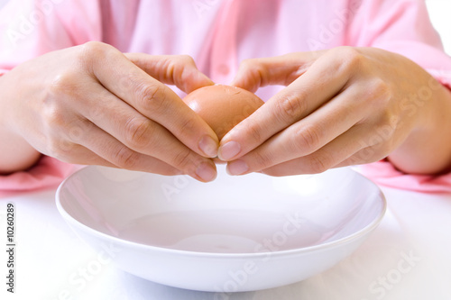 Wallpaper Mural Breaking the egg Torontodigital.ca