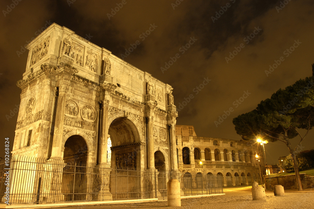 Arco di Costantino..Konstantinbogen mit Colosseum bei Nacht