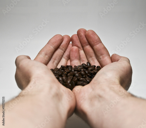 Kaffe in der Hand