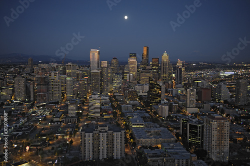 Blick von der Space Needle auf Downtown Seattle