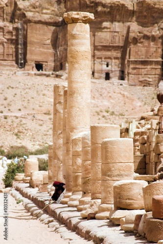 Obraz na plátně Tourist vacation in nabatean town Petra, beduins , Jordan