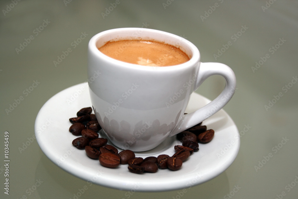 Espressotasse mit Bohnen Espressotasse mit Bohnen