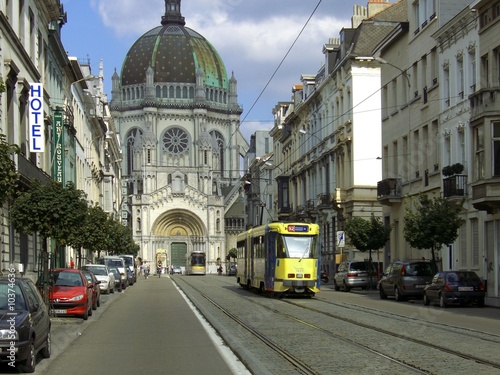 tramway dans une rue à Bruxelles #10374636