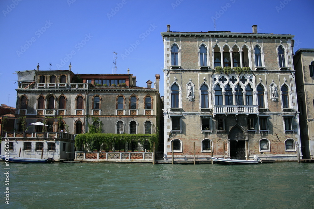 palais vénitiens le long du grand canal à venise