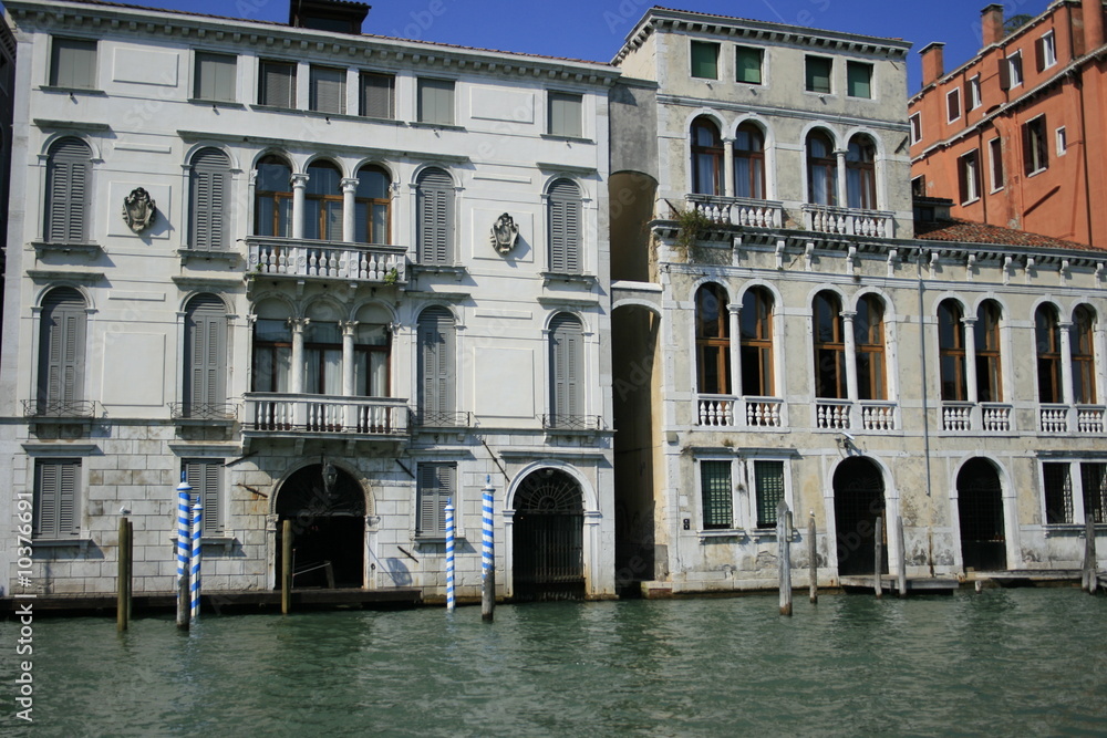 palais vénitiens le long du grand canal à venise