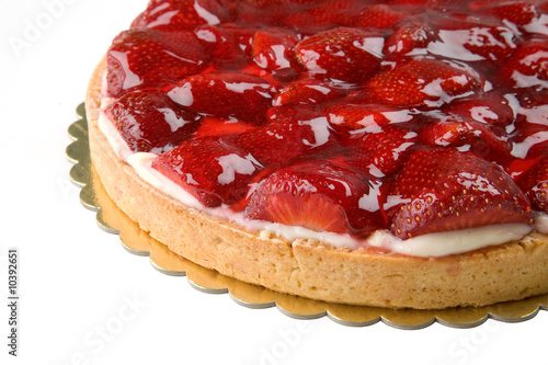 cheese cake with strawberries and almonds