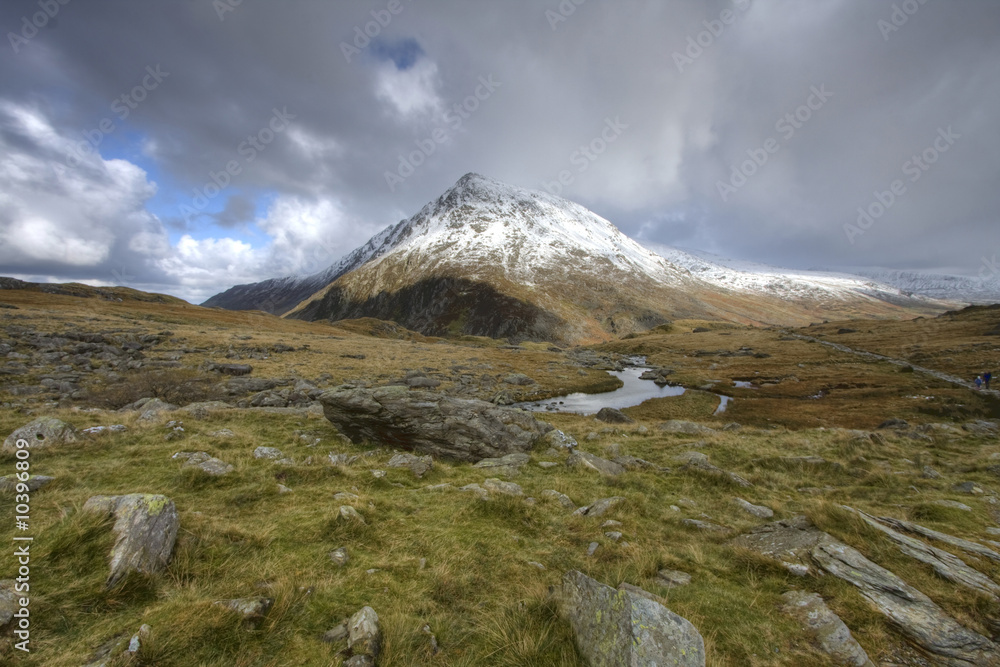 Fototapeta premium Llyn Idwal and Winter in Snowdonia Mountain