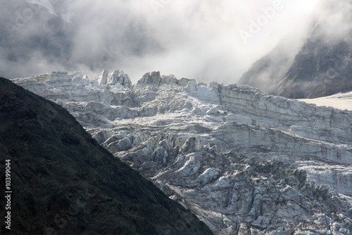 Bruchkante eines Gletschers in der Schweiz photo