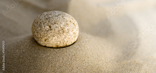 galet sur le sable - pebble and sand