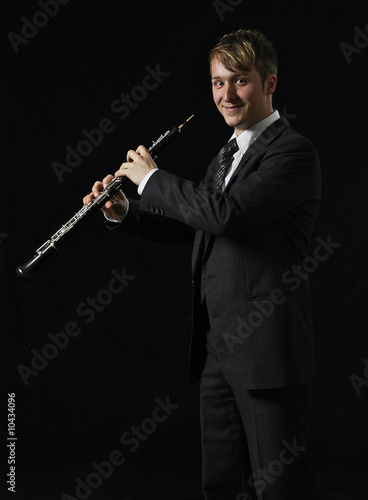 Mann mit Musikinstrument2