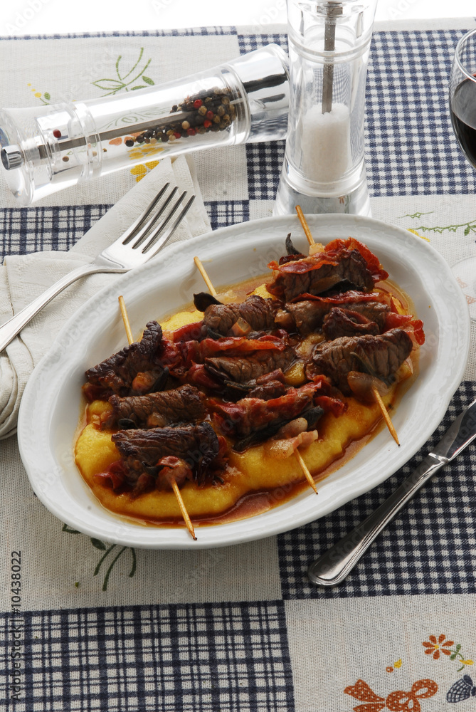 uccelli-scappati-secondi-di-carne-ricette-della-lombardia-stock