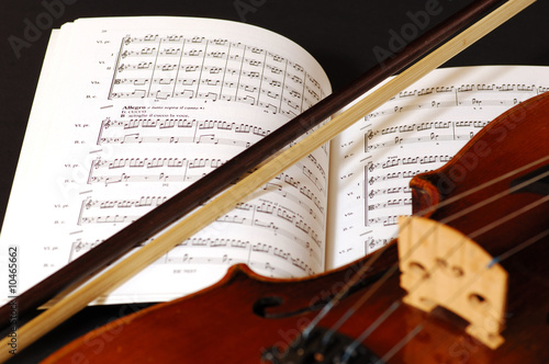 Violine und Bogen, Violin and bow